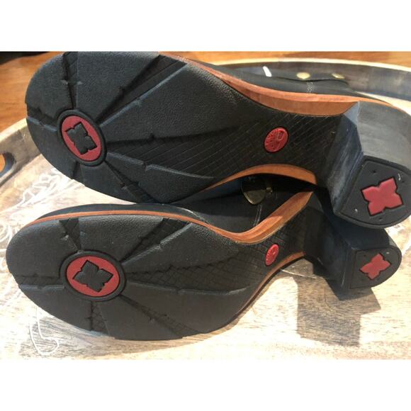 Women's Black Leather Insulated Timberland Boots - Picture 5 of 10